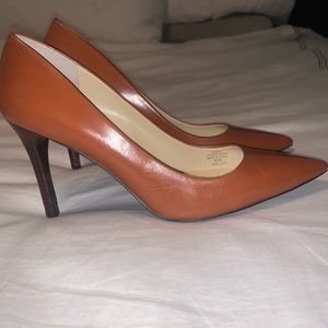 EUC Lauren Ralph Lauren Cognac Adena Pump